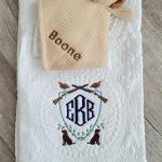 Such a cute design for the baby boy in your life.  This crest features two dogs, 2 guns and 2 birds.  Colors can be changed.  (Di)